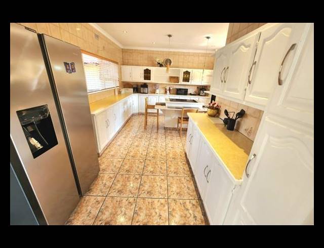 4 BEDROOM HOUSE FOR SALE IN GLENVISTA